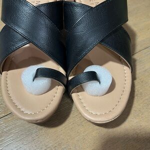 Journee Collection Rayna Black wedge Women's Sandals